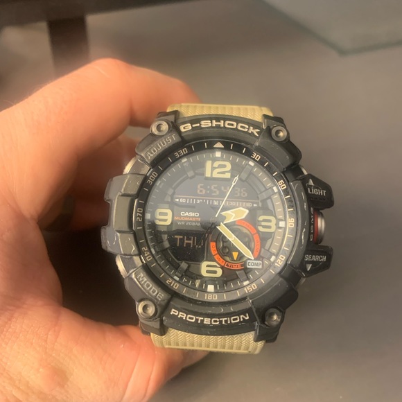 I attempted to replace the batteries. the watch is not water proof anymore. - Picture 5 of 5